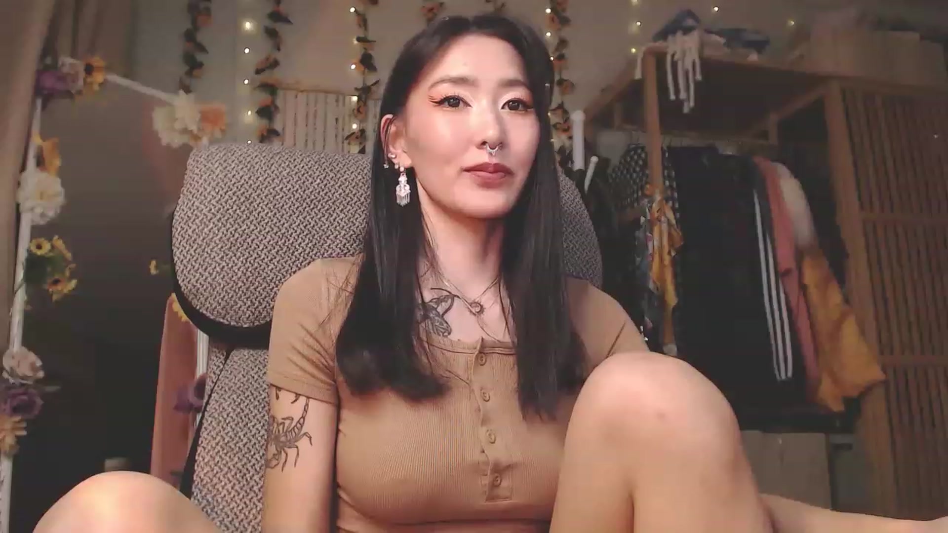 Gallery image thumbnail from KellyAsian's myfreecams stream on, 12/01/2022, 10:35 image 11 of 20
