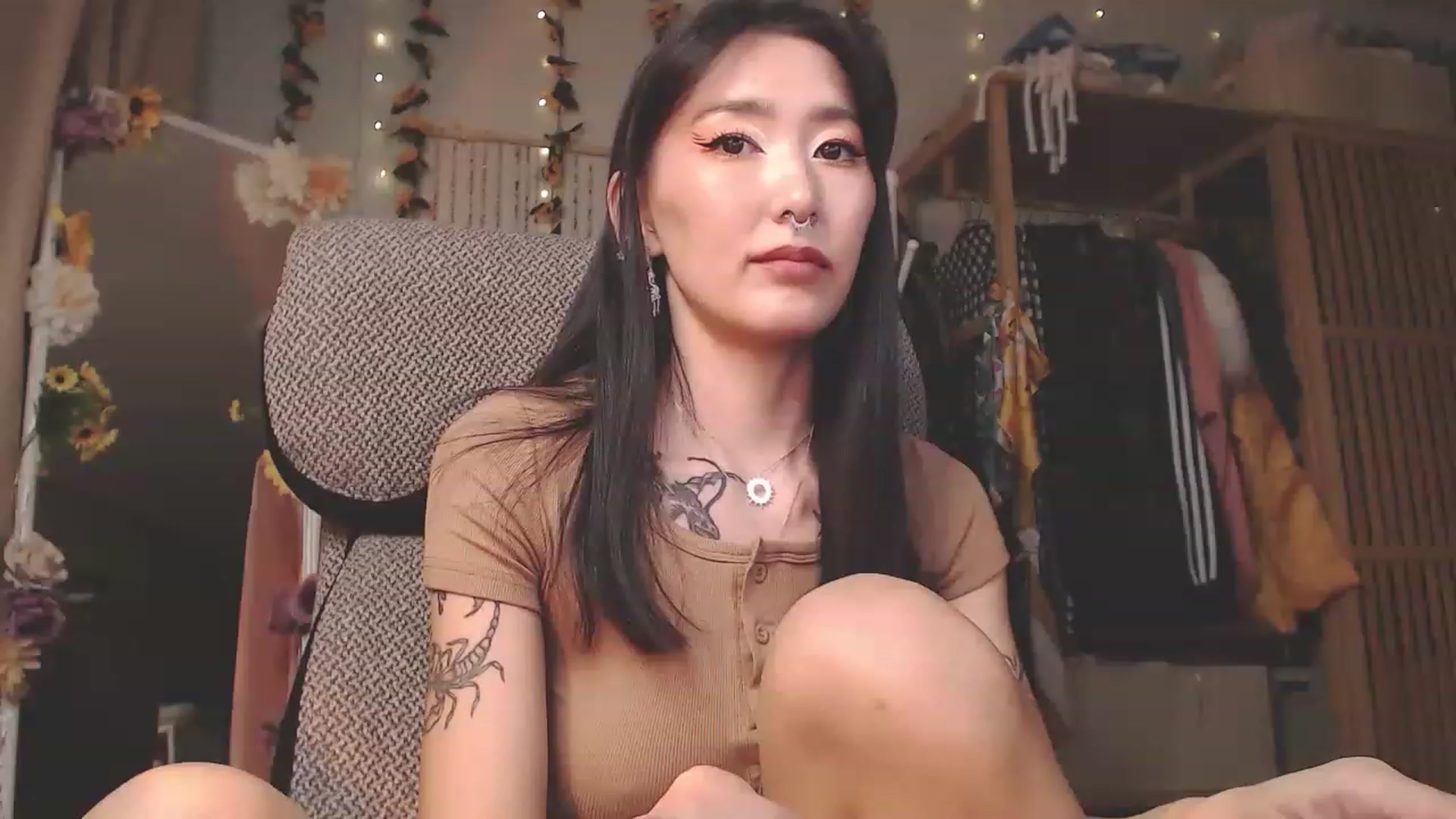Gallery image thumbnail from KellyAsian's myfreecams stream on, 12/01/2022, 10:35 image 20 of 20