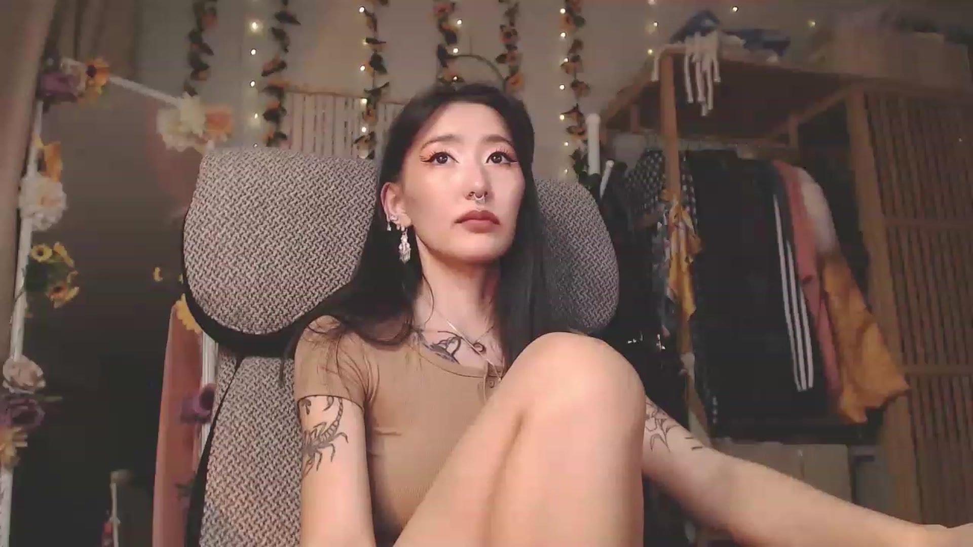 Gallery image thumbnail from KellyAsian's myfreecams stream on, 12/01/2022, 10:35 image 5 of 20