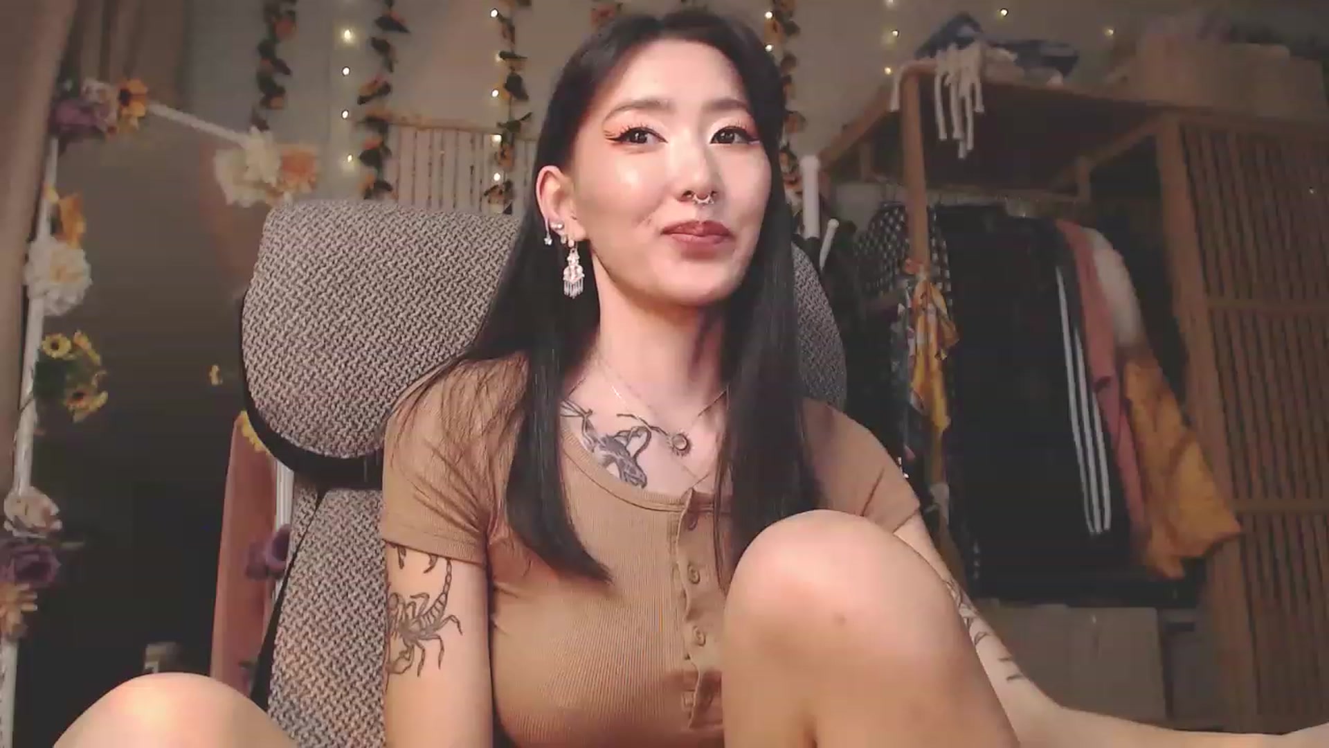 Gallery image thumbnail from KellyAsian's myfreecams stream on, 12/01/2022, 10:35 image 16 of 20
