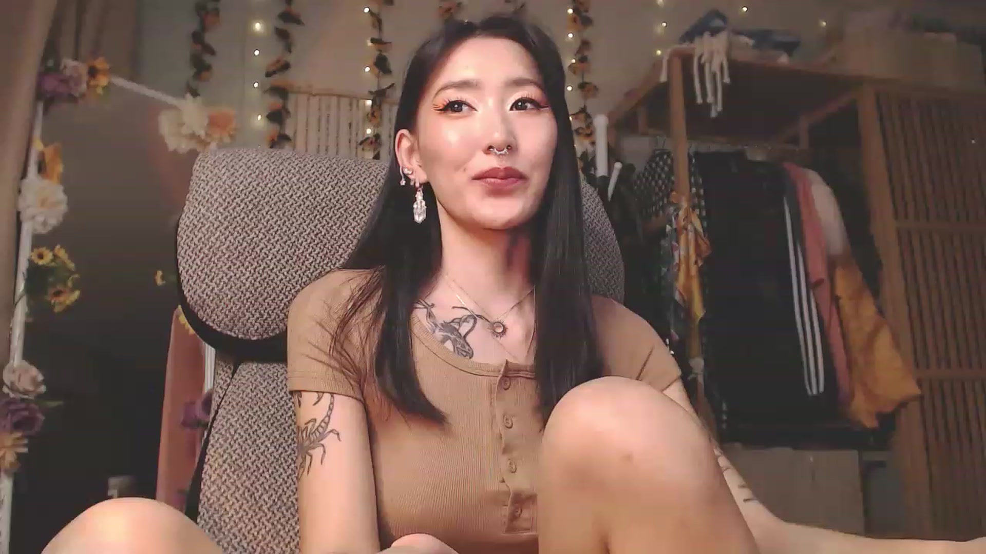 Gallery image thumbnail from KellyAsian's myfreecams stream on, 12/01/2022, 10:35 image 17 of 20