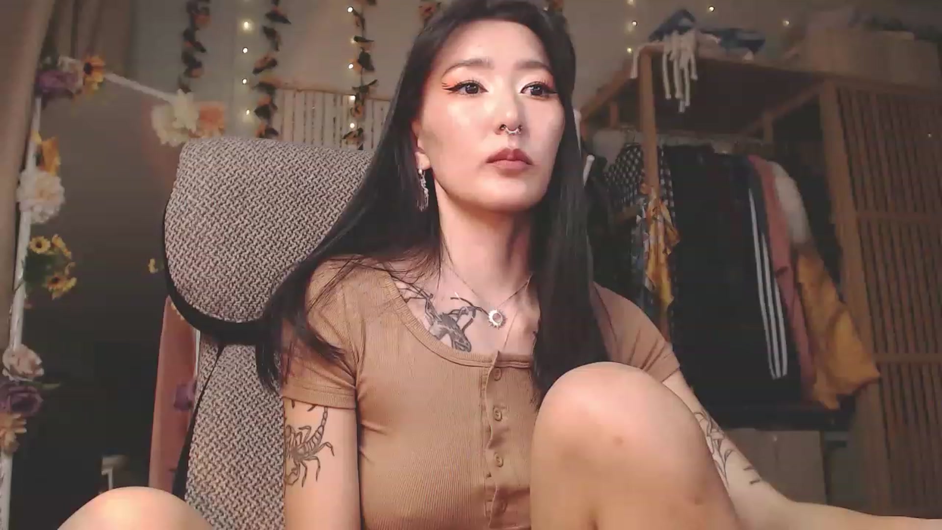 Gallery image thumbnail from KellyAsian's myfreecams stream on, 12/01/2022, 11:10 image 5 of 20