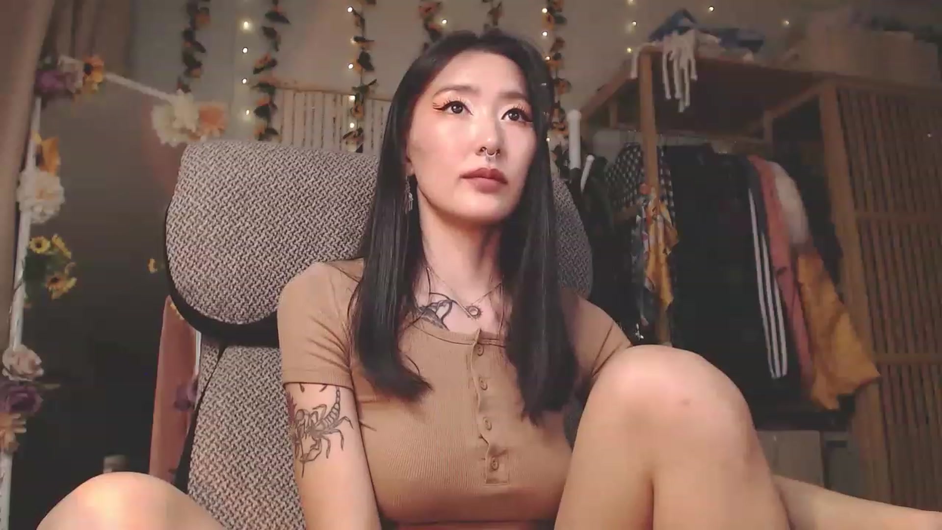 Gallery image thumbnail from KellyAsian's myfreecams stream on, 12/01/2022, 11:10 image 17 of 20
