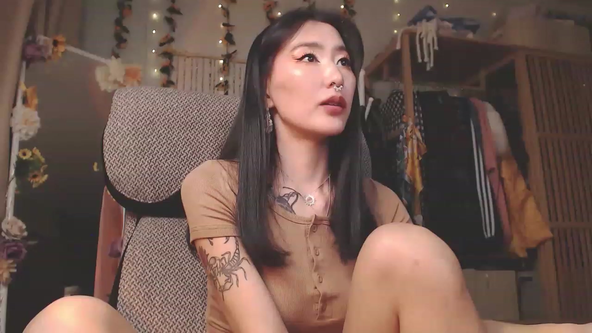 Gallery image thumbnail from KellyAsian's myfreecams stream on, 12/01/2022, 11:10 image 20 of 20