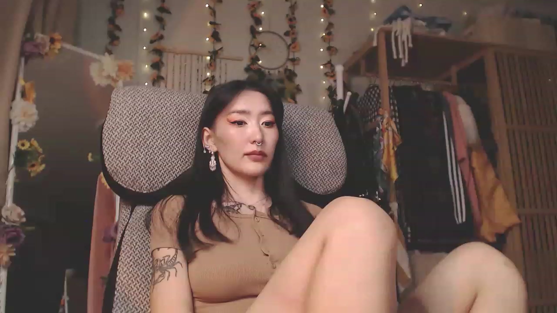 Gallery image thumbnail from KellyAsian's myfreecams stream on, 12/01/2022, 11:10 image 7 of 20