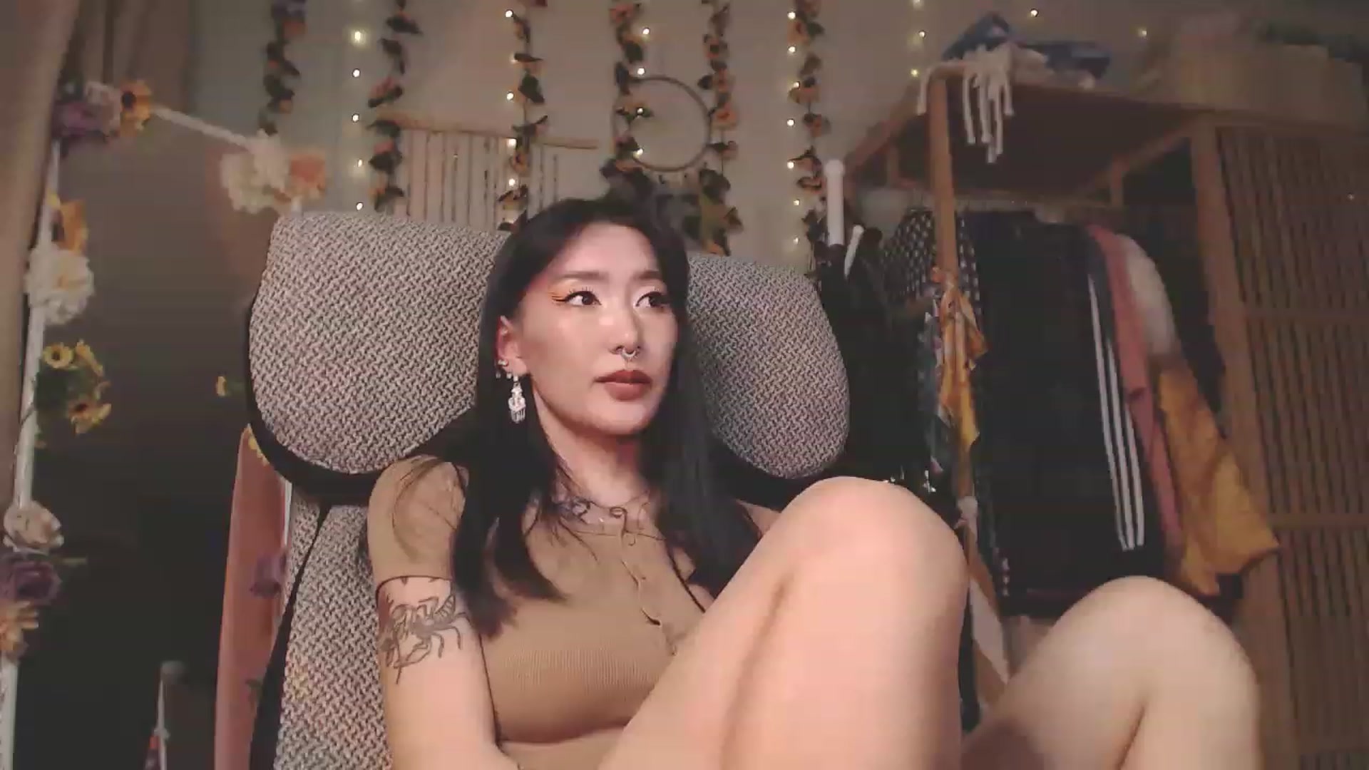 Gallery image thumbnail from KellyAsian's myfreecams stream on, 12/01/2022, 11:10 image 11 of 20