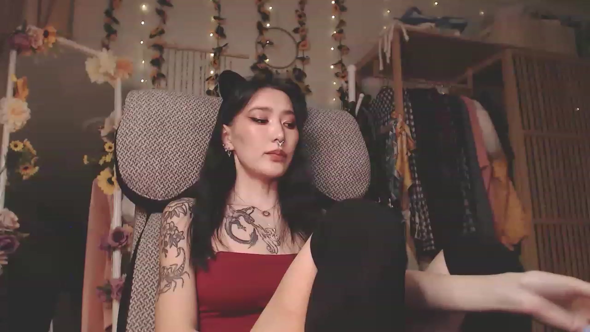 Gallery image thumbnail from KellyAsian's myfreecams stream on, 12/02/2022, 09:23 image 12 of 20