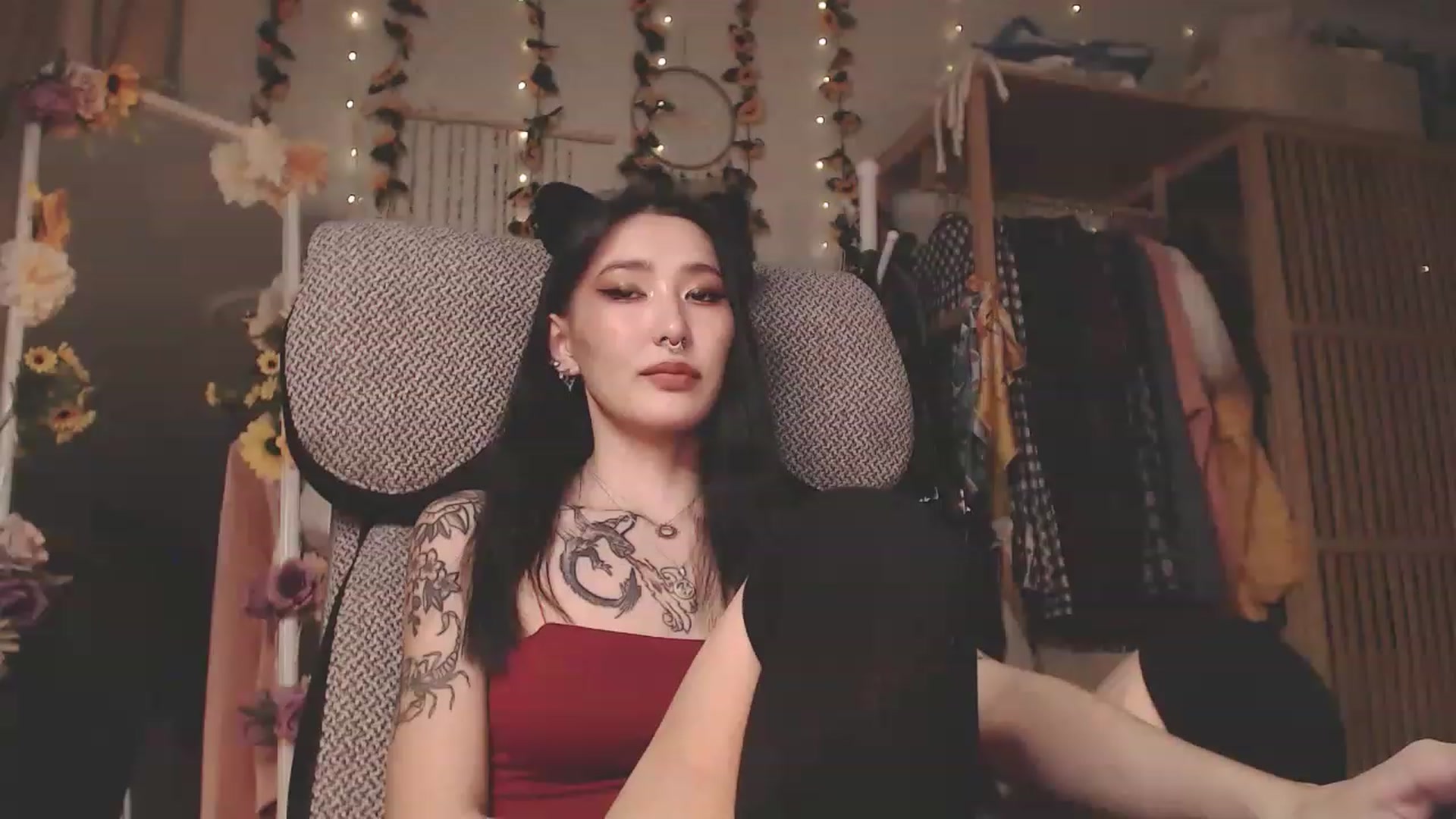Gallery image thumbnail from KellyAsian's myfreecams stream on, 12/02/2022, 09:23 image 16 of 20