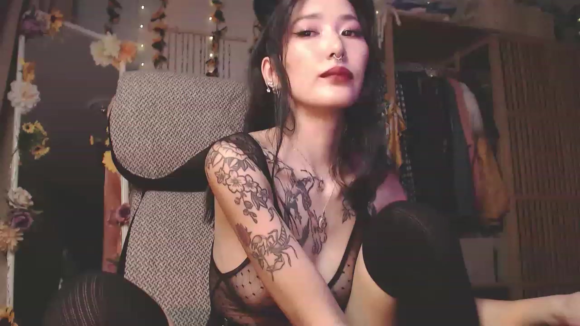 Gallery image thumbnail from KellyAsian's myfreecams stream on, 12/04/2022, 12:43 image 11 of 20