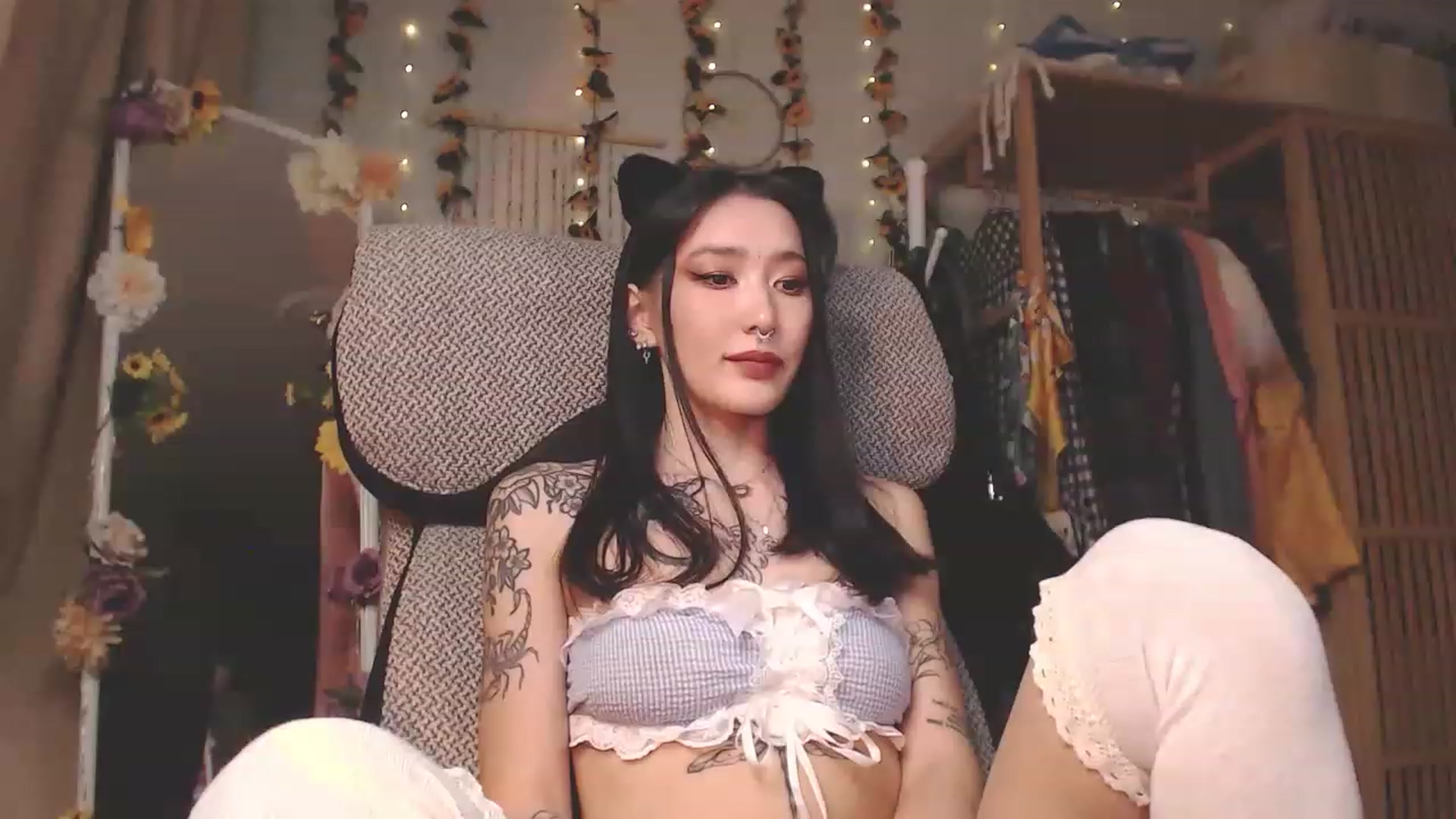 Gallery image thumbnail from KellyAsian's myfreecams stream on, 12/05/2022, 09:00 image 6 of 20
