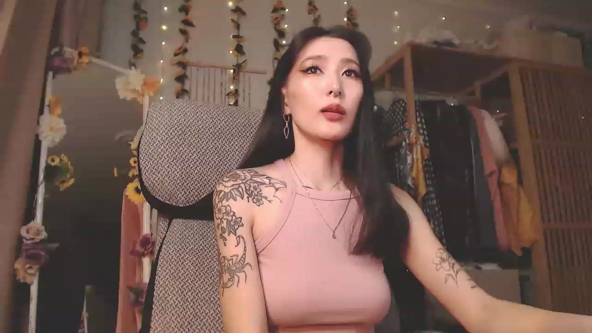 Gallery image thumbnail from KellyAsian's myfreecams stream on, 12/12/2022, 09:37 image 20 of 20