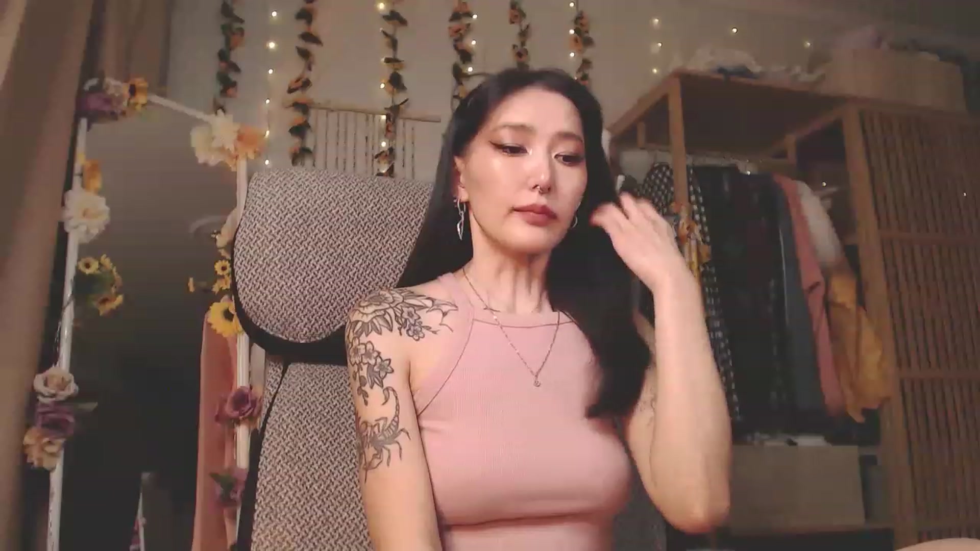 Gallery image thumbnail from KellyAsian's myfreecams stream on, 12/12/2022, 09:37 image 18 of 20