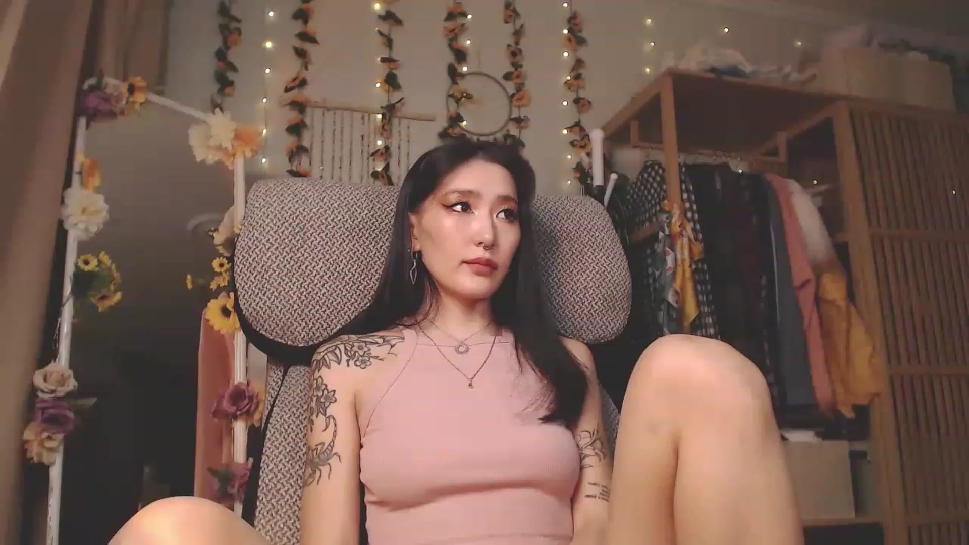 Gallery image thumbnail from KellyAsian's myfreecams stream on, 12/12/2022, 09:37 image 12 of 20