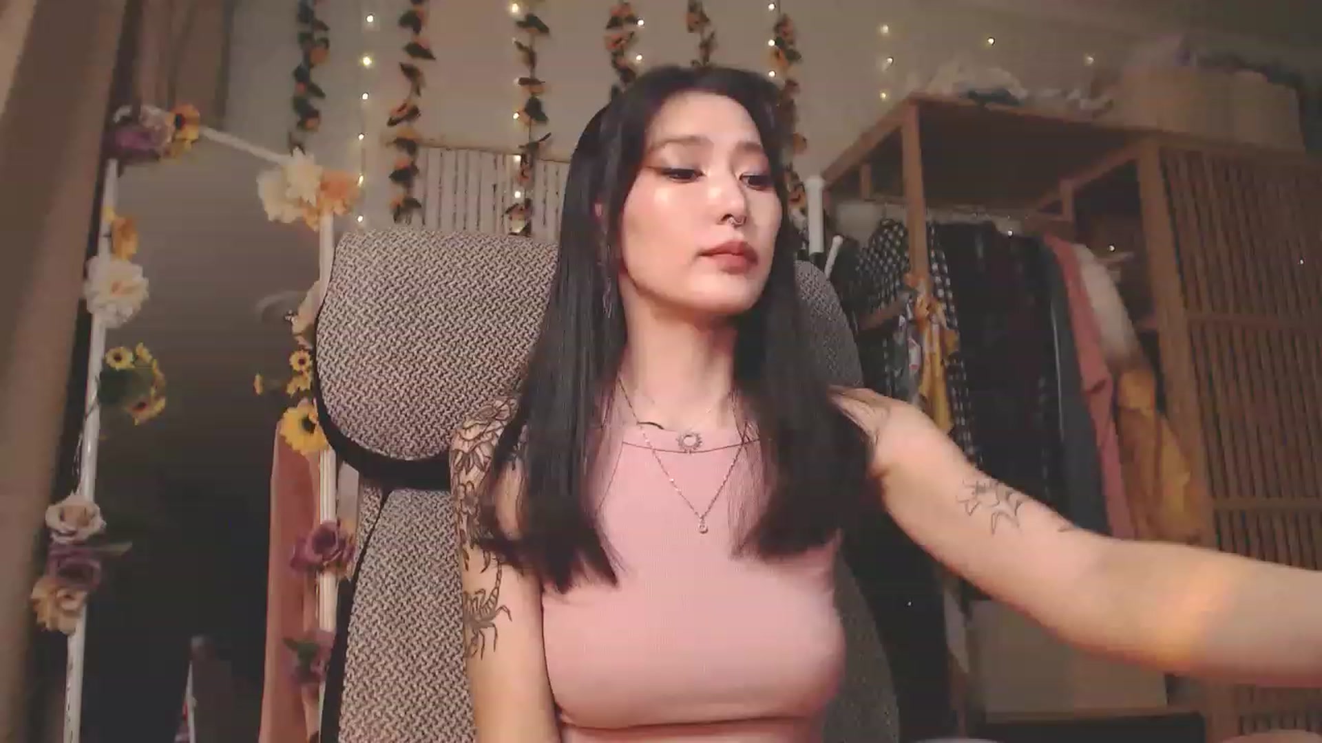 Gallery image thumbnail from KellyAsian's myfreecams stream on, 12/12/2022, 09:37 image 1 of 20