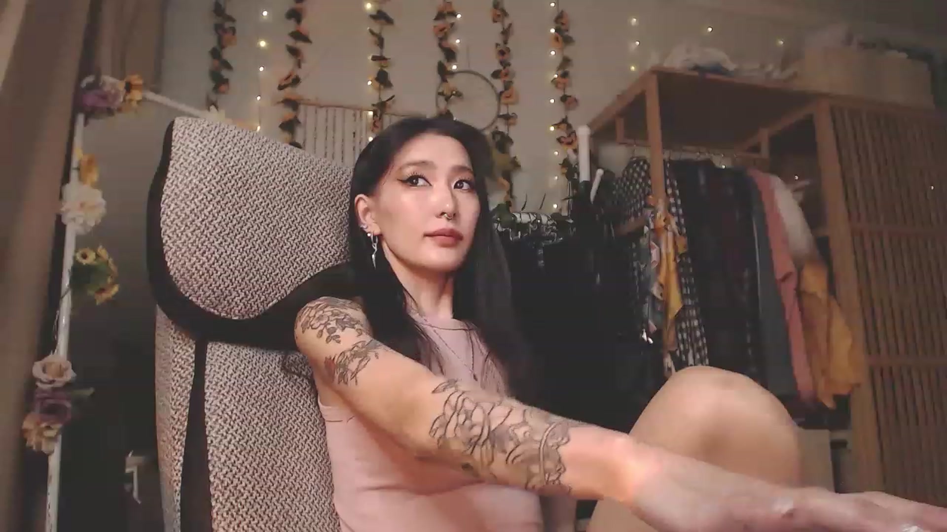 Gallery image thumbnail from KellyAsian's myfreecams stream on, 12/12/2022, 10:00 image 17 of 20