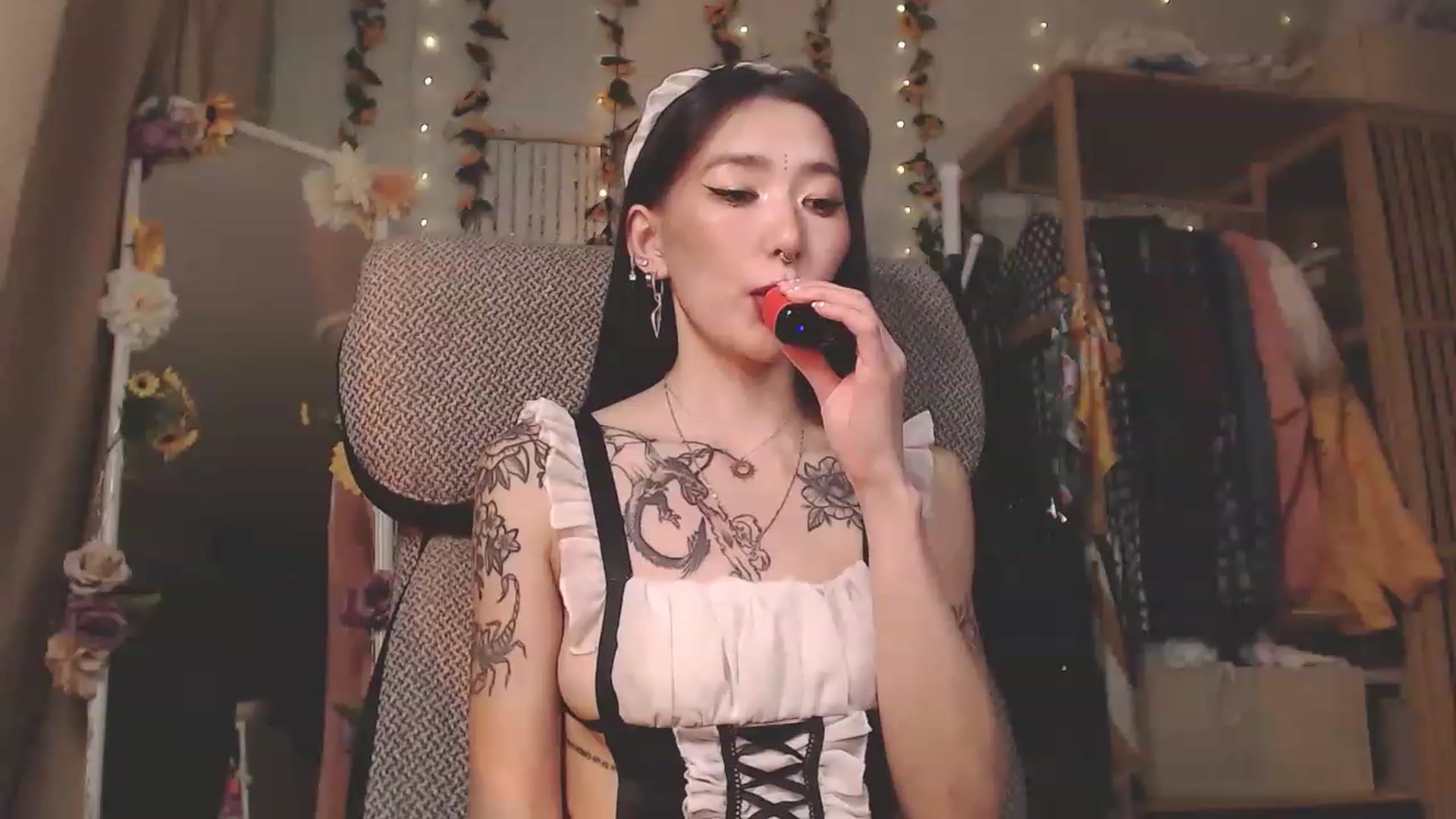 Gallery image thumbnail from KellyAsian's myfreecams stream on, 12/12/2022, 17:56 image 13 of 20