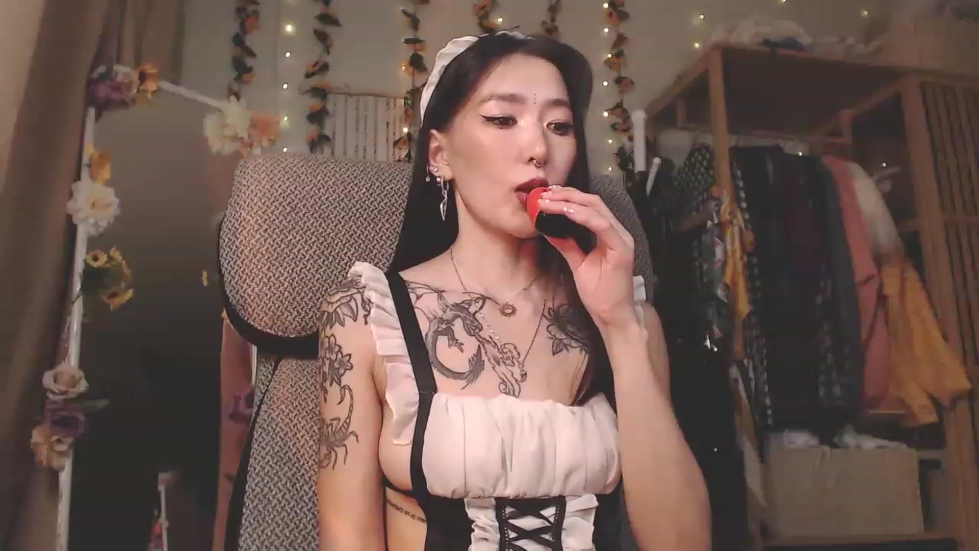 Gallery image thumbnail from KellyAsian's myfreecams stream on, 12/12/2022, 17:56 image 16 of 20