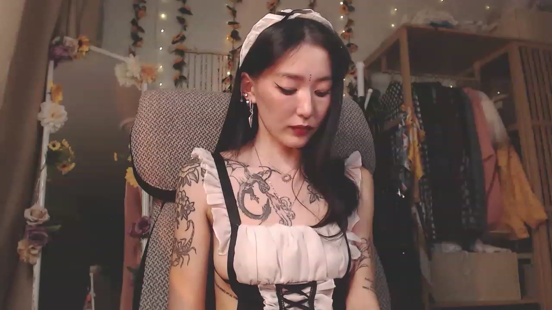Gallery image thumbnail from KellyAsian's myfreecams stream on, 12/12/2022, 17:56 image 8 of 20