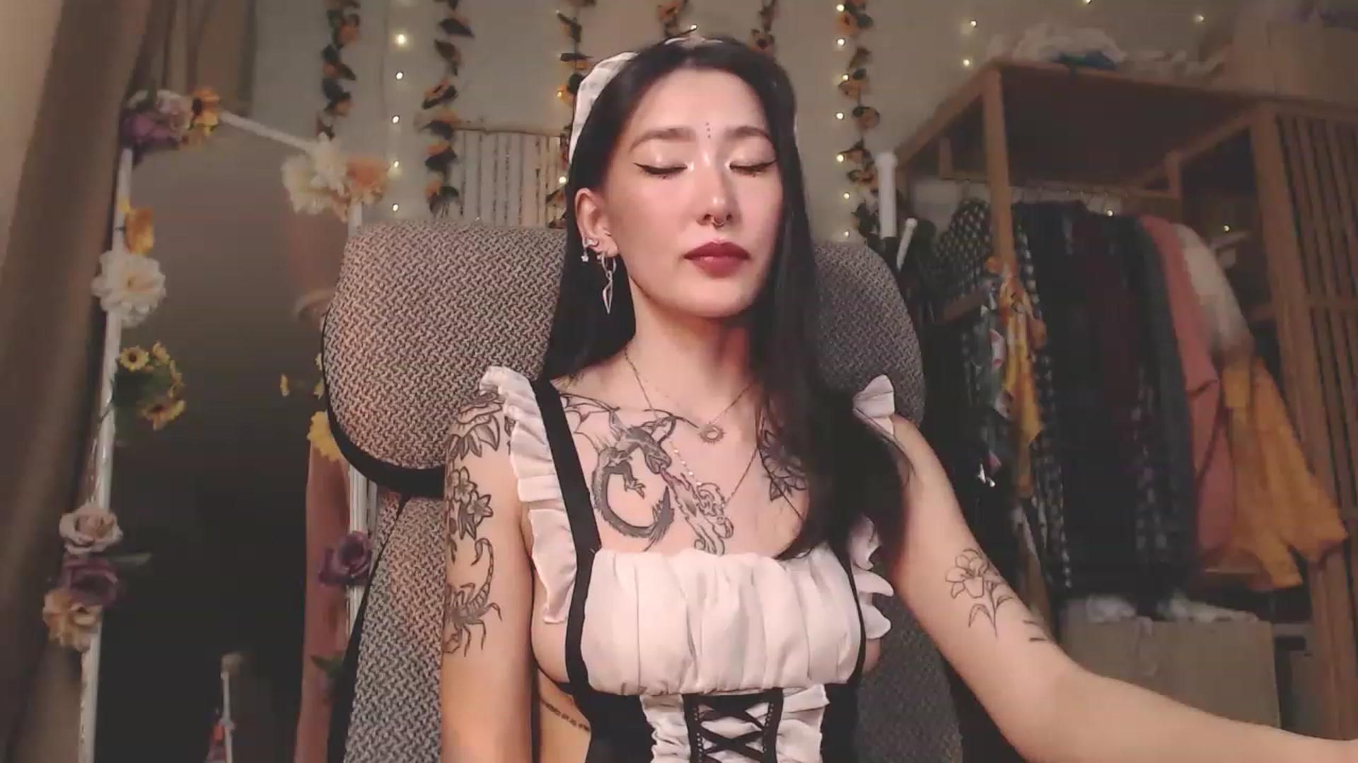 Gallery image thumbnail from KellyAsian's myfreecams stream on, 12/12/2022, 17:56 image 7 of 20