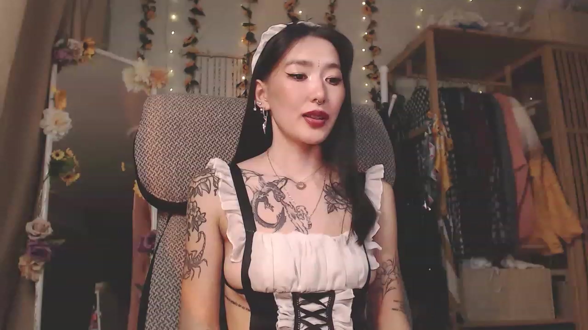 Gallery image thumbnail from KellyAsian's myfreecams stream on, 12/12/2022, 17:56 image 15 of 20