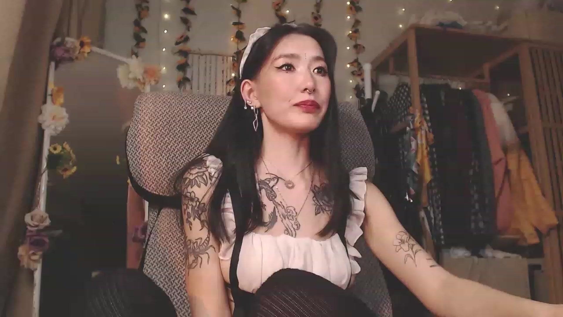 Gallery image thumbnail from KellyAsian's myfreecams stream on, 12/12/2022, 17:56 image 19 of 20