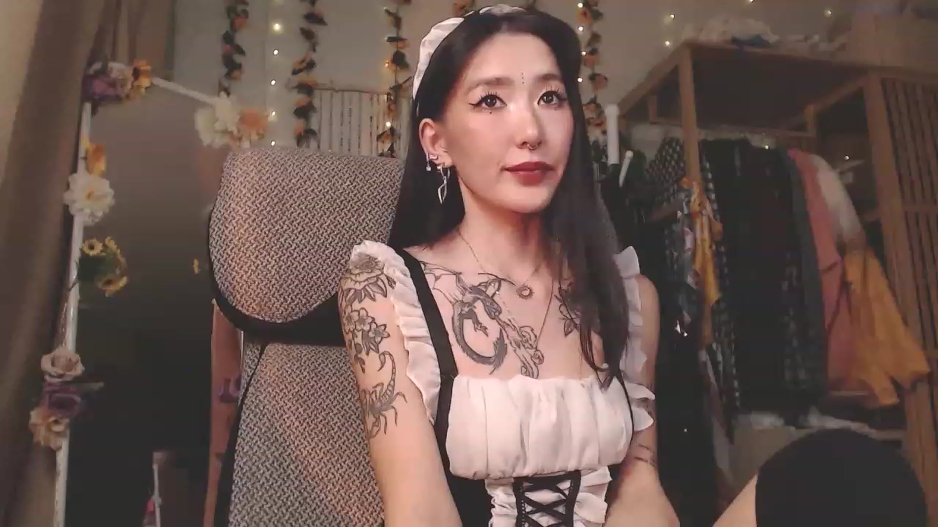 Gallery image thumbnail from KellyAsian's myfreecams stream on, 12/12/2022, 17:56 image 4 of 20