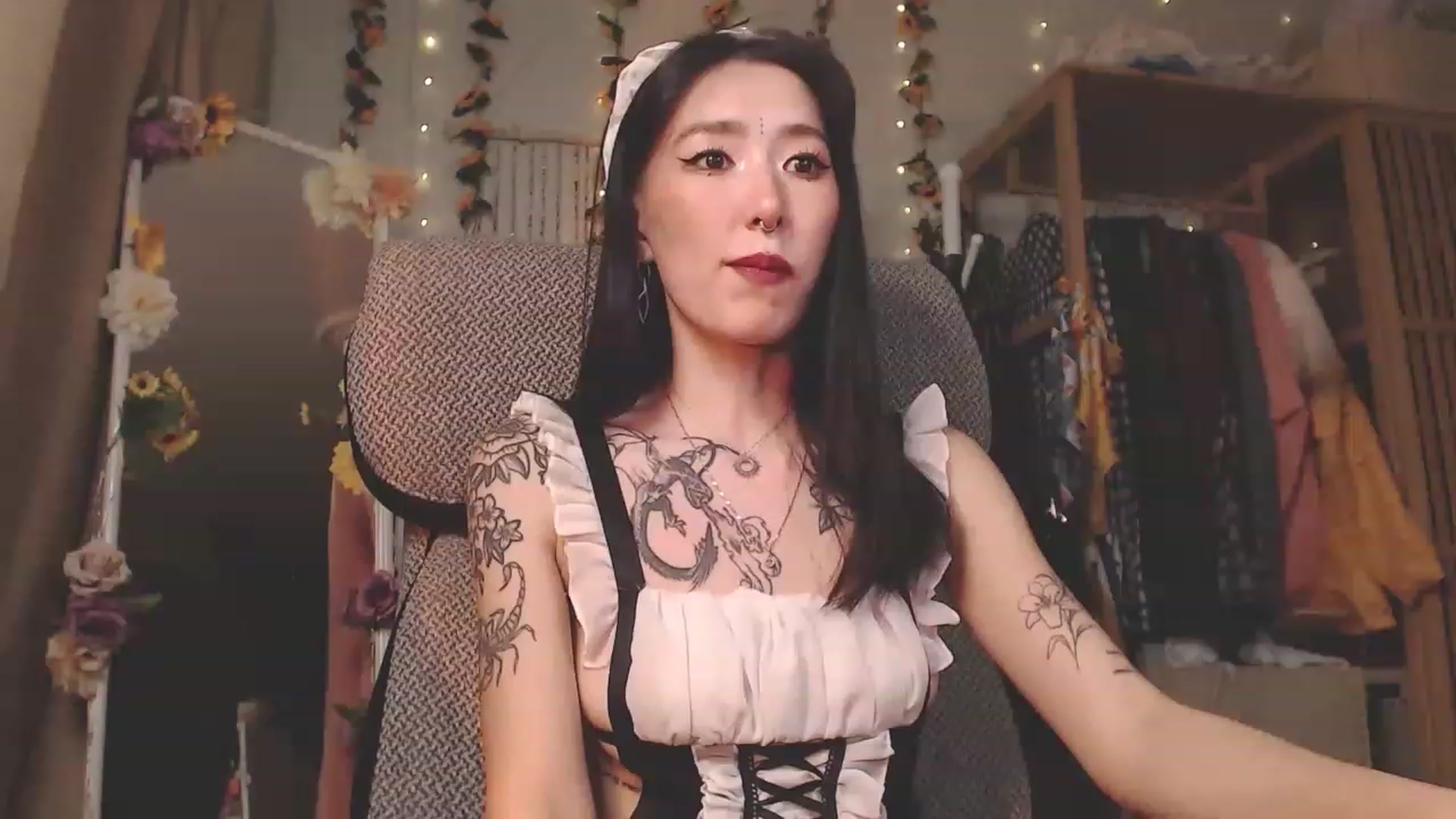 Gallery image thumbnail from KellyAsian's myfreecams stream on, 12/12/2022, 17:56 image 11 of 20