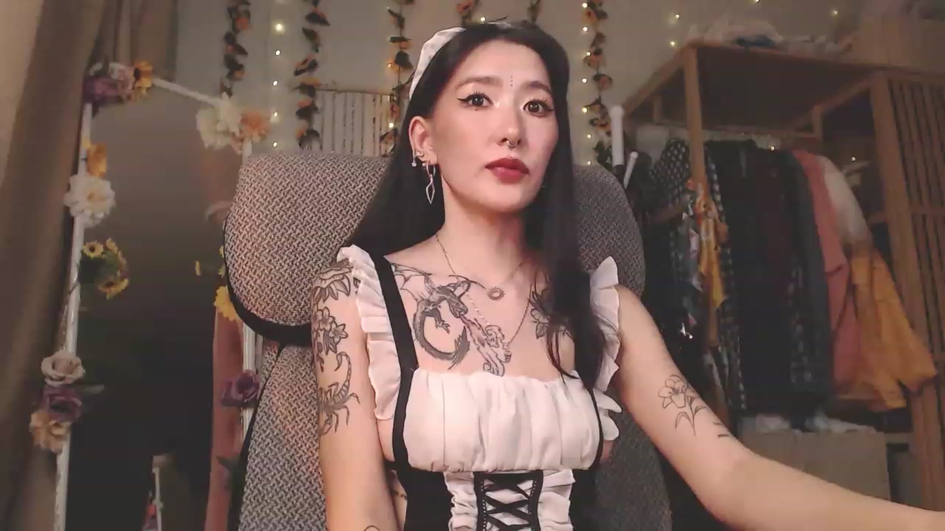 Gallery image thumbnail from KellyAsian's myfreecams stream on, 12/12/2022, 17:56 image 3 of 20