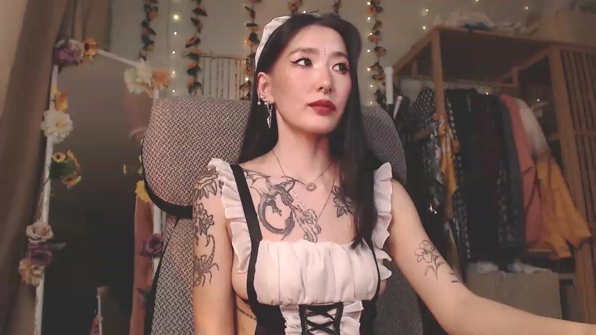 Gallery image thumbnail from KellyAsian's myfreecams stream on, 12/12/2022, 17:56 image 5 of 20