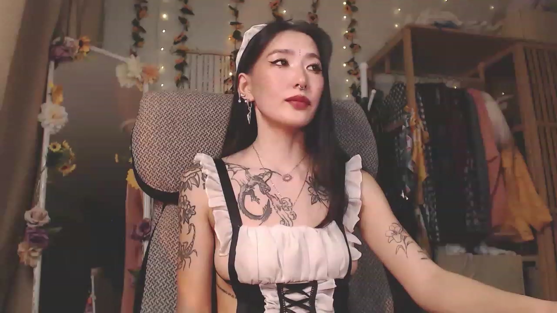Gallery image thumbnail from KellyAsian's myfreecams stream on, 12/12/2022, 17:56 image 6 of 20