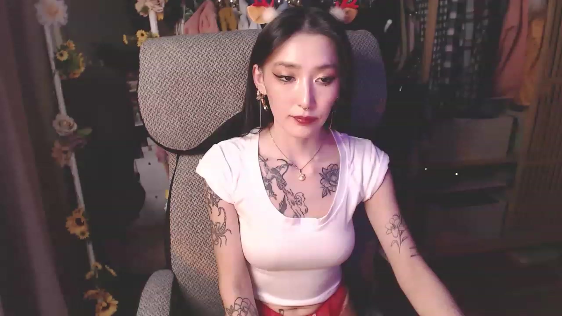 Gallery image thumbnail from KellyAsian's myfreecams stream on, 12/24/2022, 18:56 image 6 of 20