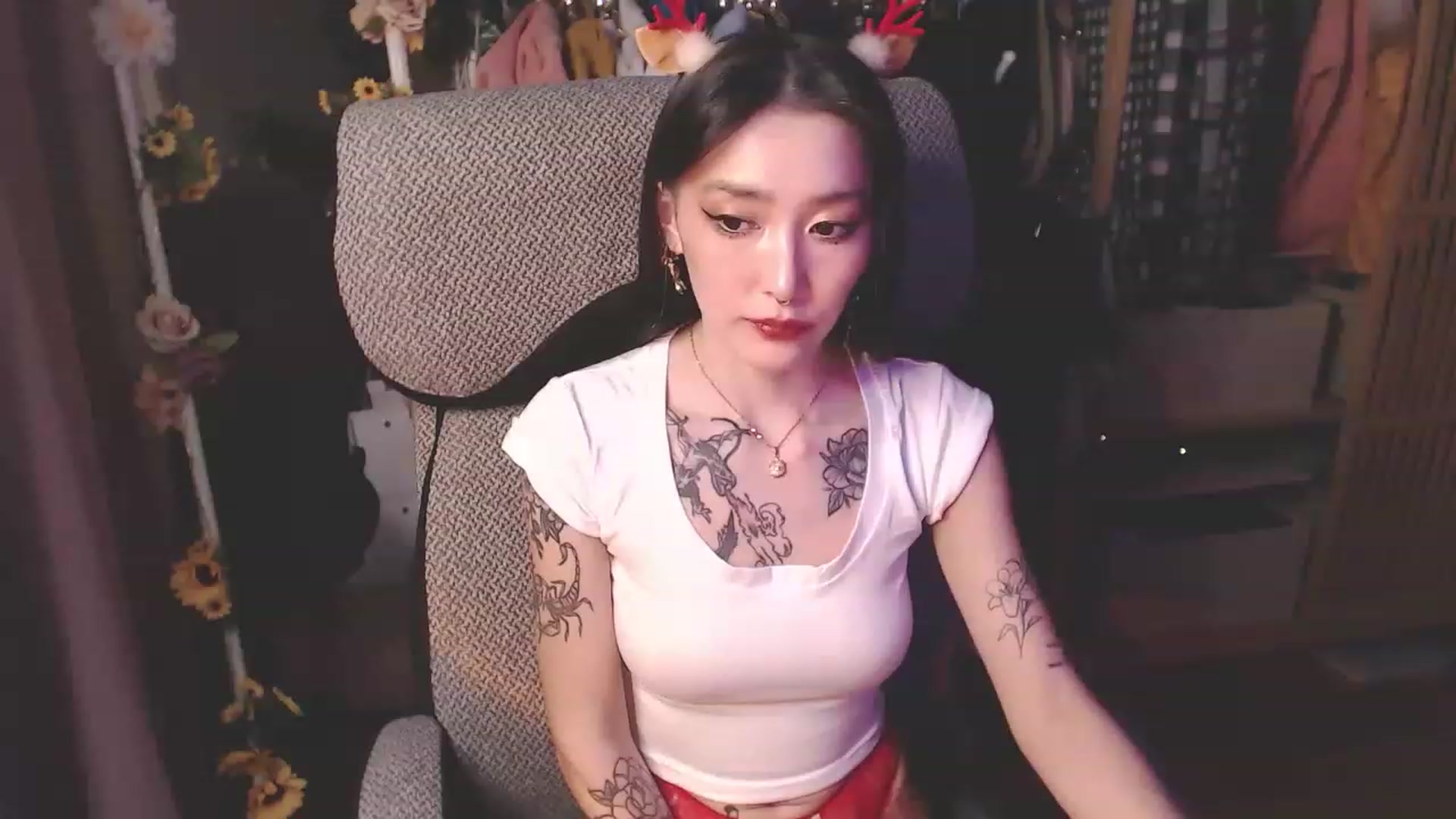 Gallery image thumbnail from KellyAsian's myfreecams stream on, 12/24/2022, 18:56 image 7 of 20