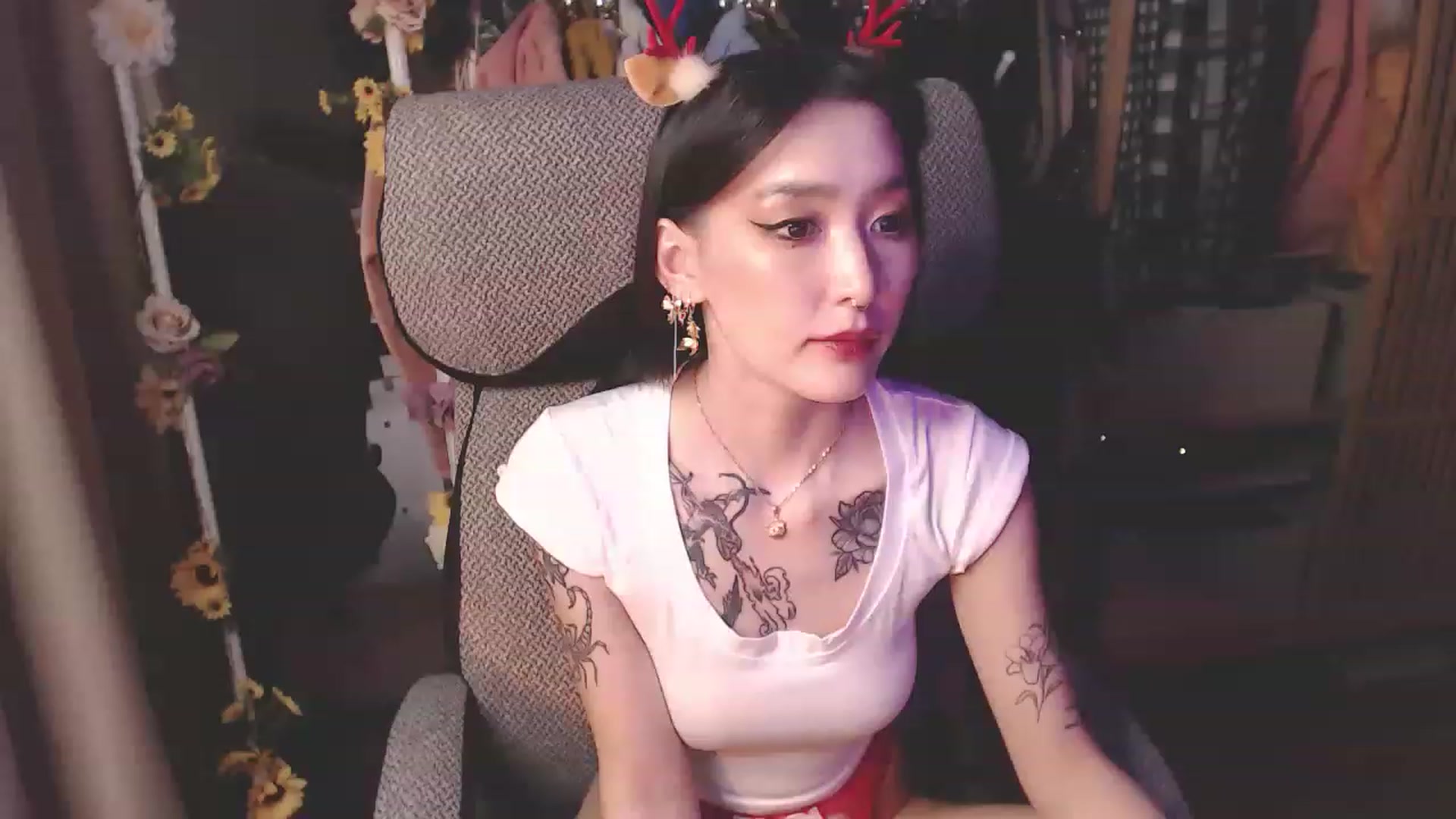 Gallery image thumbnail from KellyAsian's myfreecams stream on, 12/24/2022, 18:56 image 19 of 20