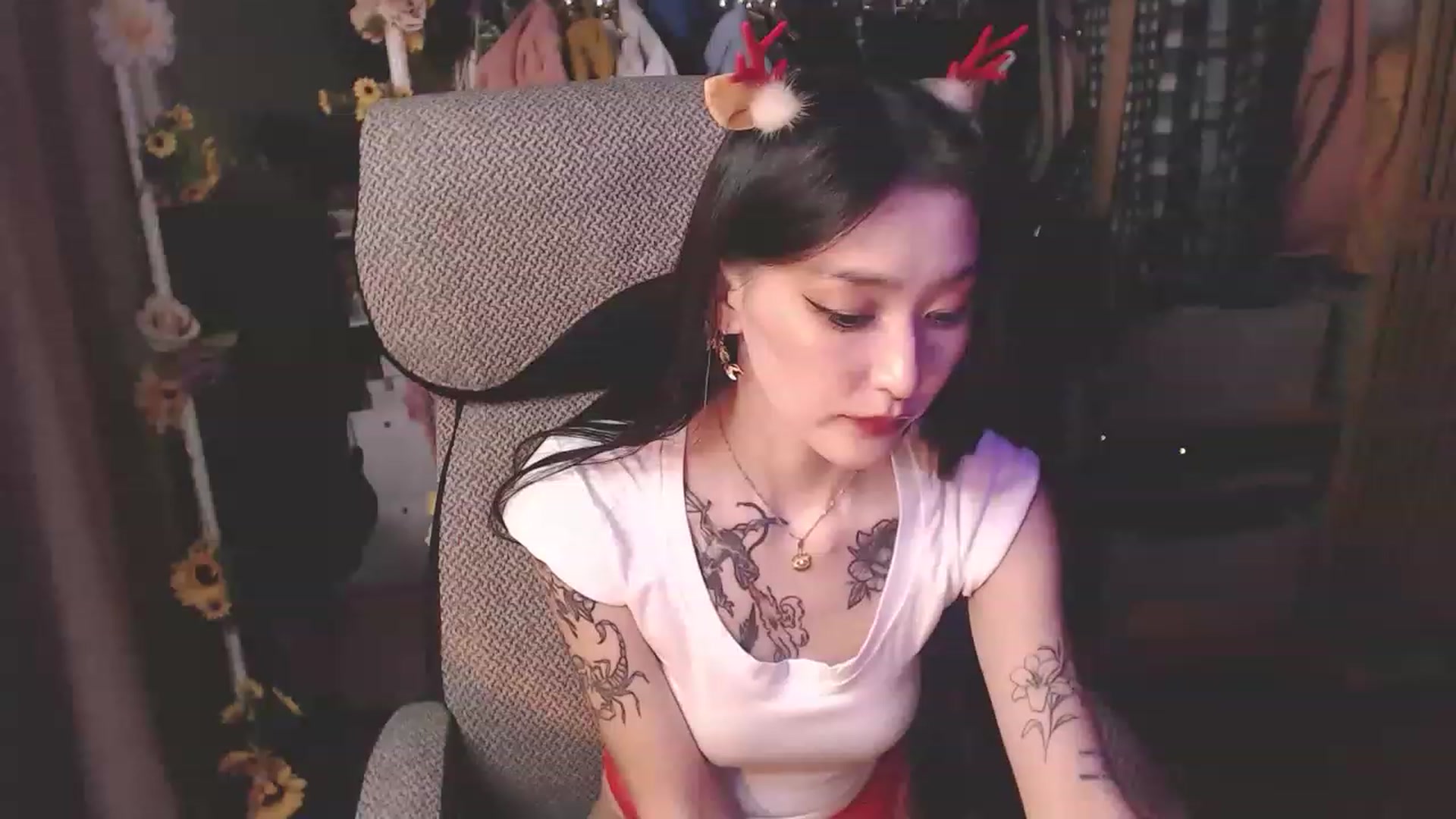 Gallery image thumbnail from KellyAsian's myfreecams stream on, 12/24/2022, 18:56 image 10 of 20