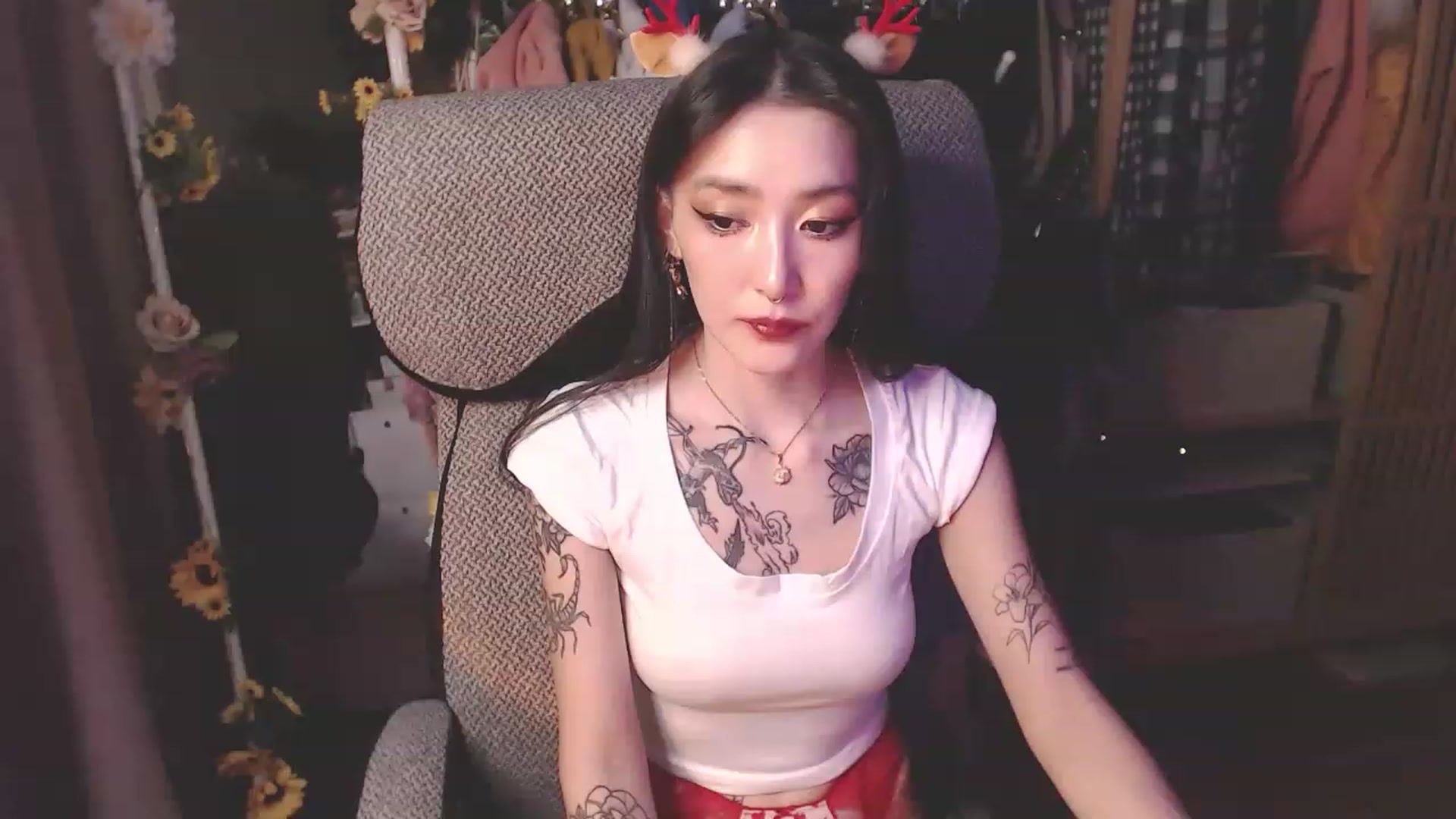 Gallery image thumbnail from KellyAsian's myfreecams stream on, 12/24/2022, 18:56 image 11 of 20