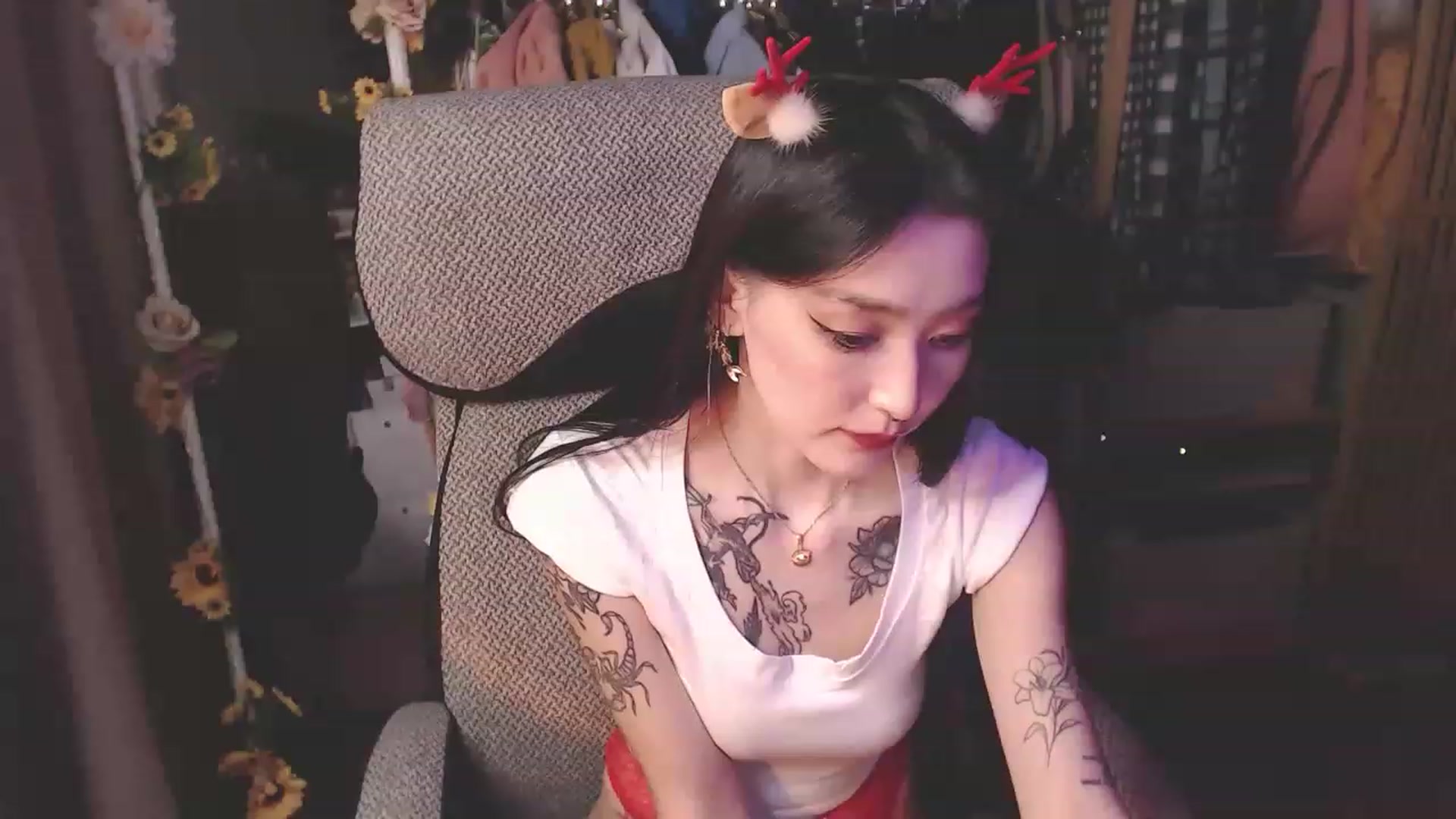 Gallery image thumbnail from KellyAsian's myfreecams stream on, 12/24/2022, 18:56 image 9 of 20