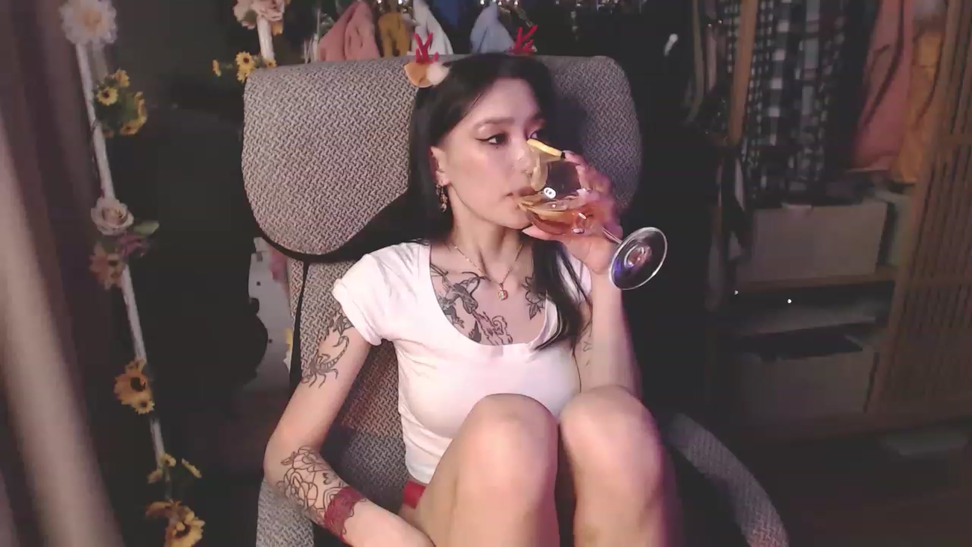 Gallery image thumbnail from KellyAsian's myfreecams stream on, 12/24/2022, 19:09 image 11 of 20