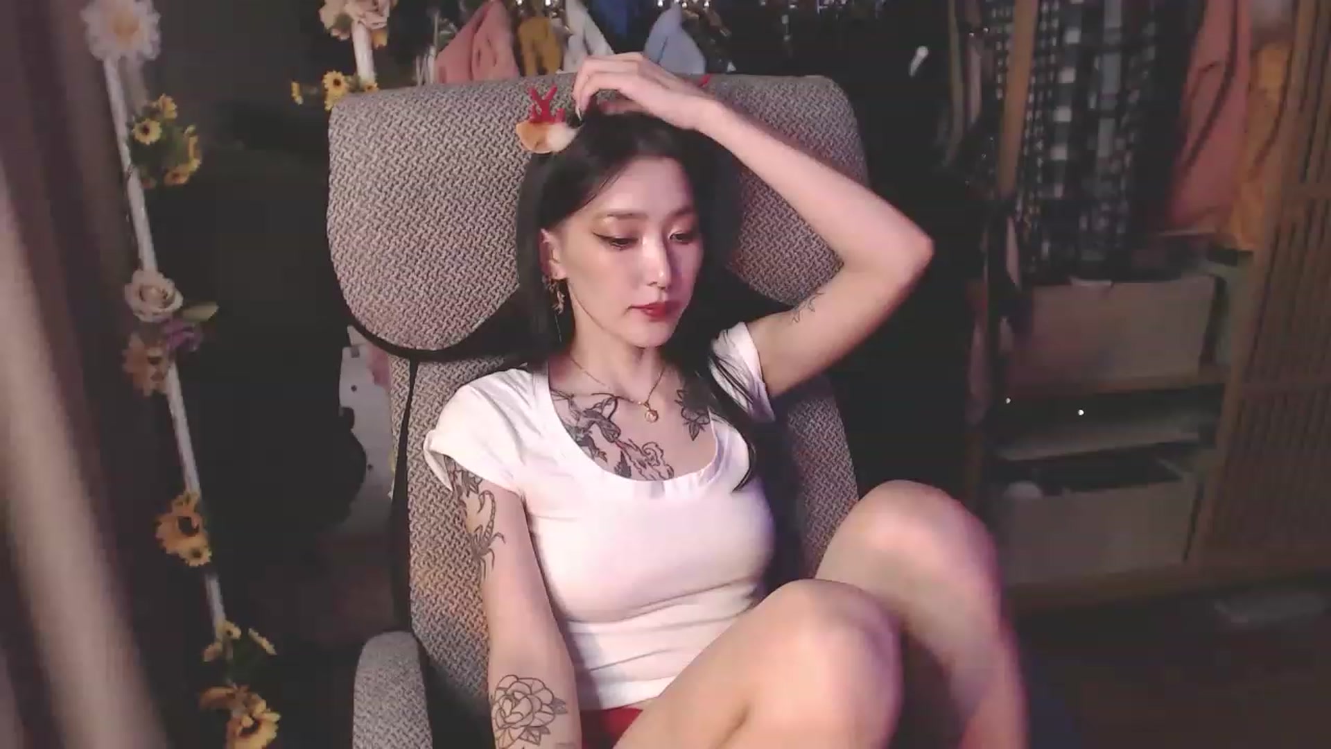 Gallery image thumbnail from KellyAsian's myfreecams stream on, 12/24/2022, 19:09 image 14 of 20