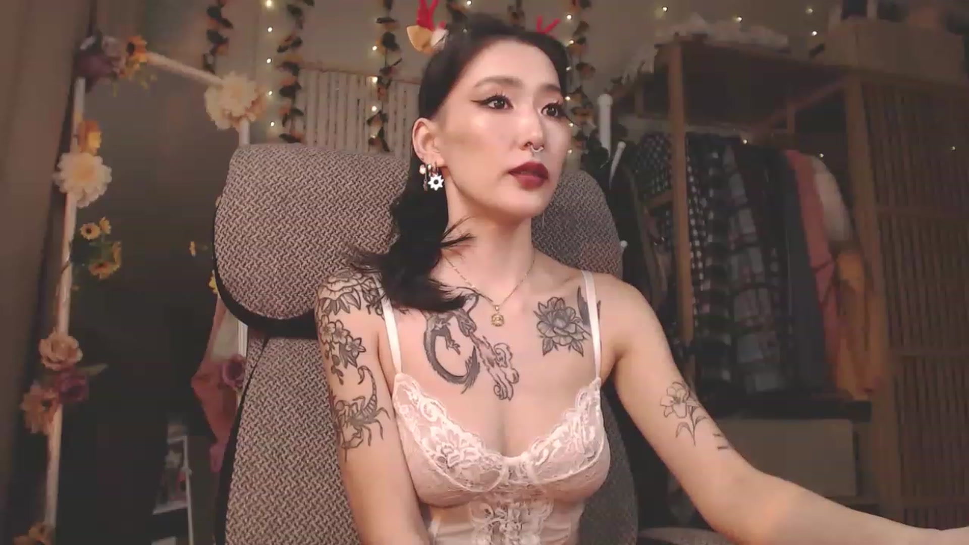 Gallery image thumbnail from KellyAsian's myfreecams stream on, 12/31/2022, 15:06 image 2 of 20