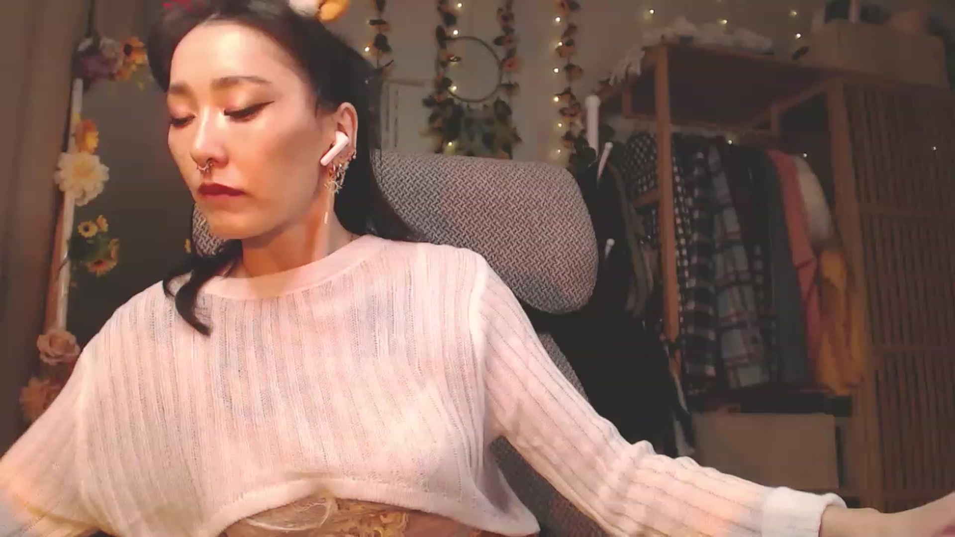 Gallery image thumbnail from KellyAsian's myfreecams stream on, 12/31/2022, 16:57 image 18 of 20