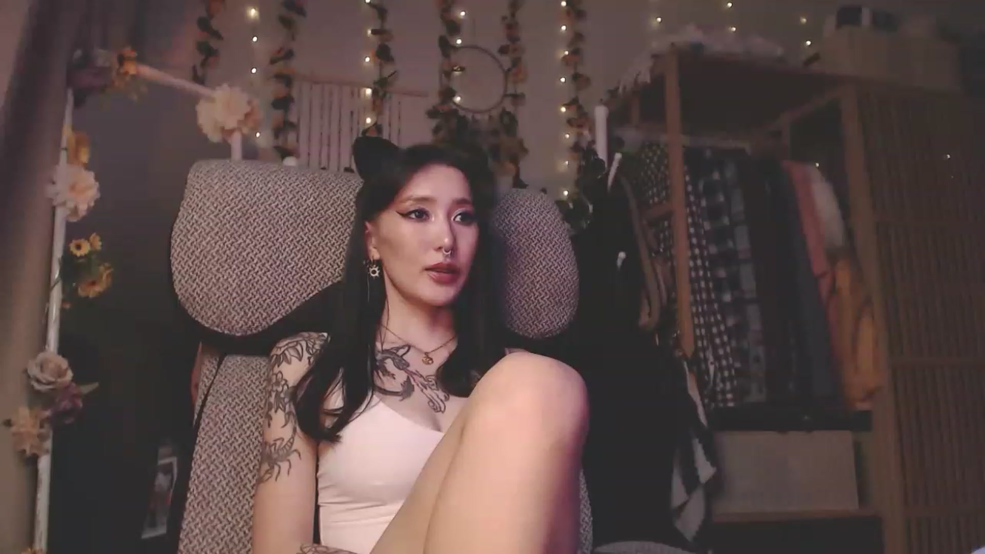 Gallery image thumbnail from KellyAsian's myfreecams stream on, 01/01/2023, 21:52 image 17 of 20