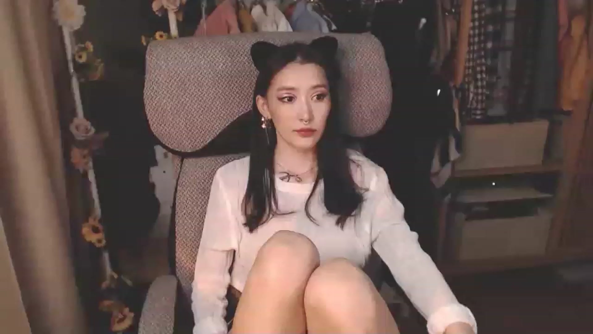 Gallery image thumbnail from KellyAsian's myfreecams stream on, 01/02/2023, 08:43 image 4 of 20