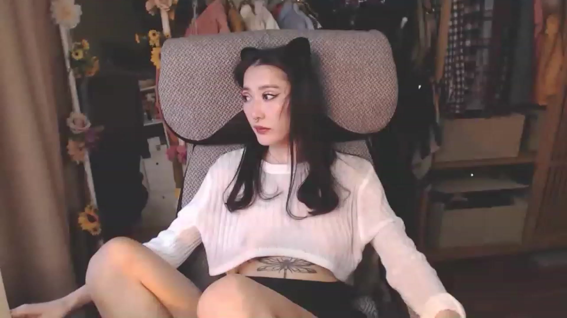 Gallery image thumbnail from KellyAsian's myfreecams stream on, 01/02/2023, 08:43 image 8 of 20