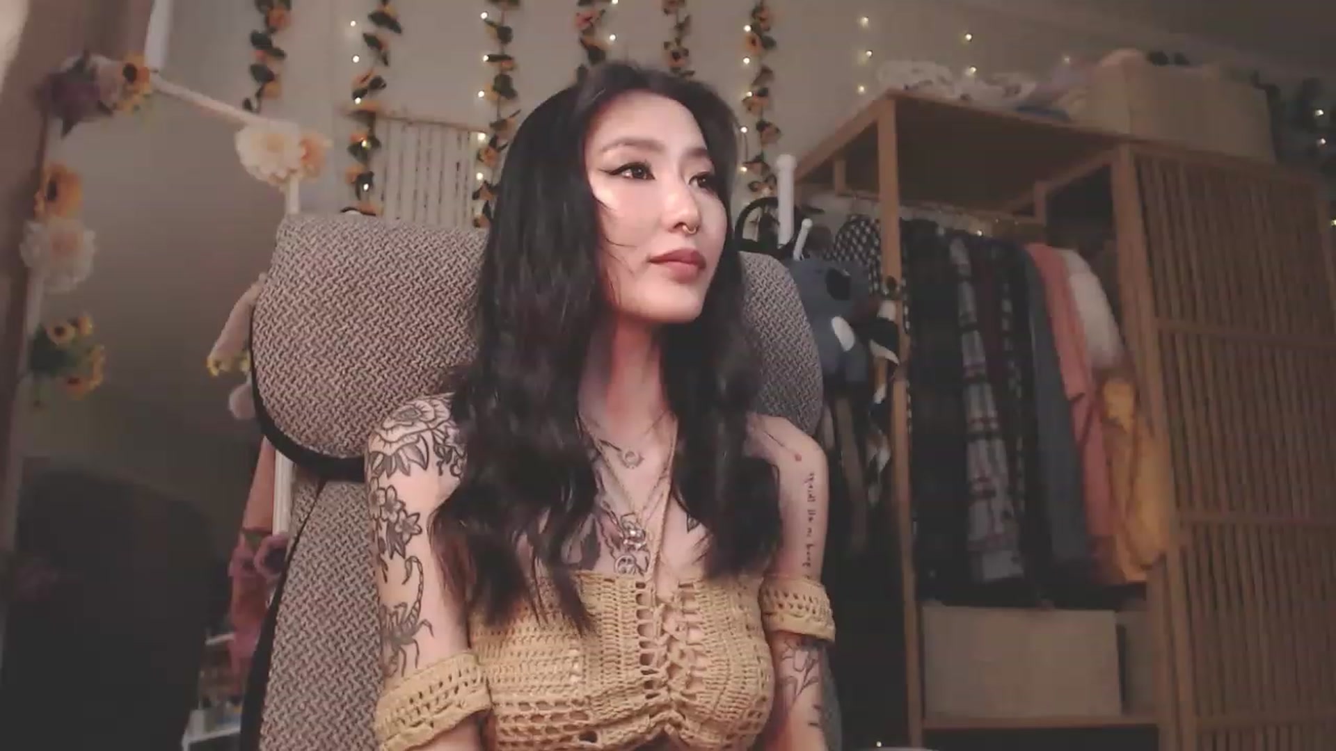 Gallery image thumbnail from KellyAsian's myfreecams stream on, 02/21/2023, 08:29 image 13 of 20