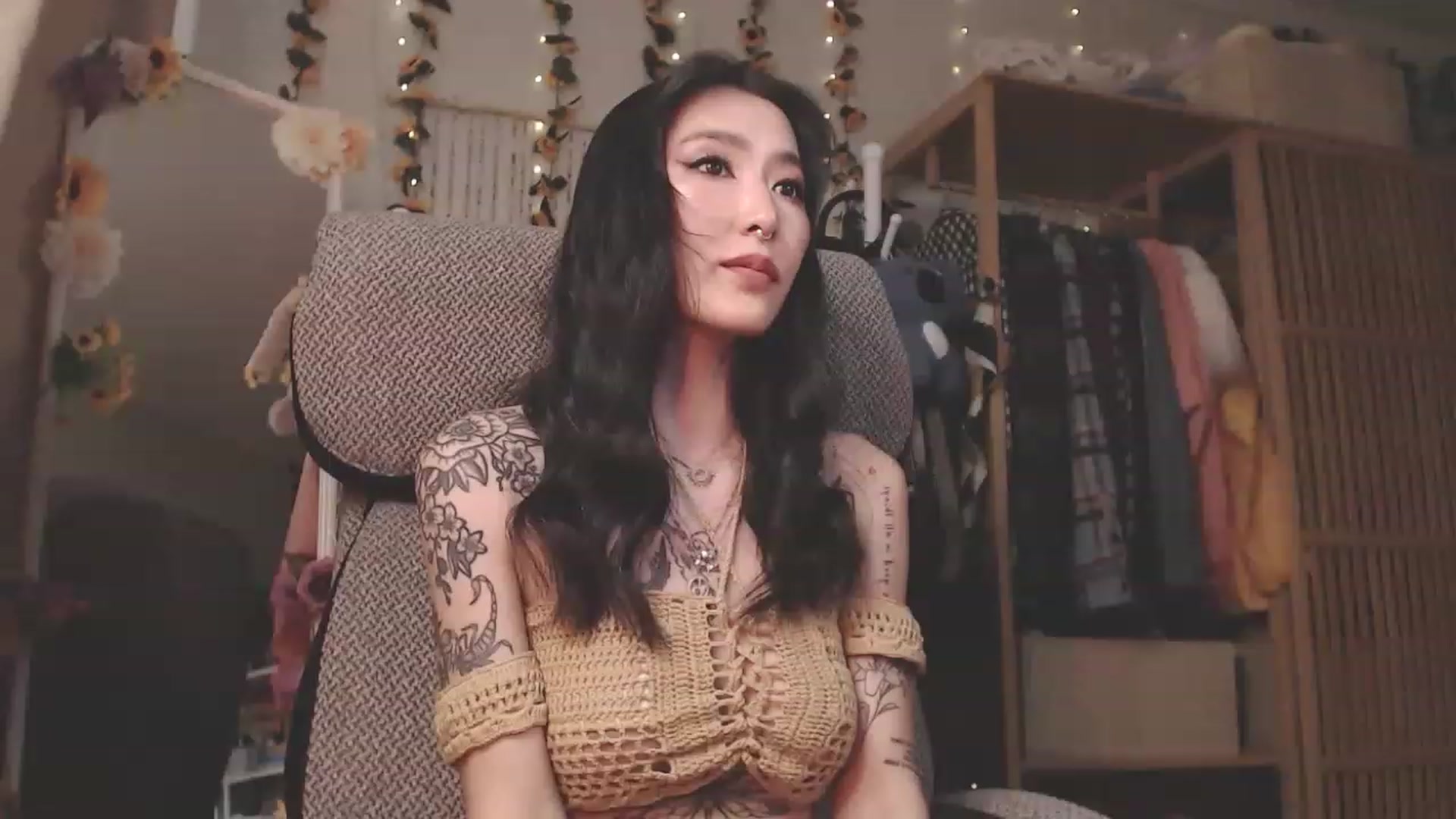Gallery image thumbnail from KellyAsian's myfreecams stream on, 02/21/2023, 08:29 image 17 of 20