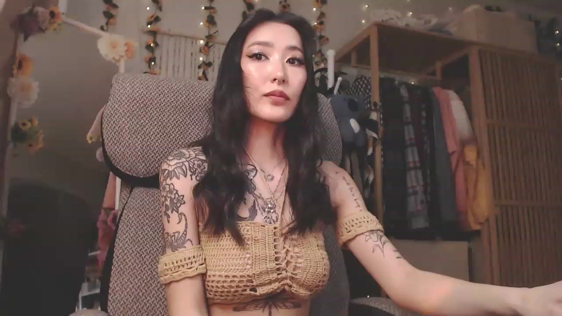 Gallery image thumbnail from KellyAsian's myfreecams stream on, 02/21/2023, 08:29 image 9 of 20