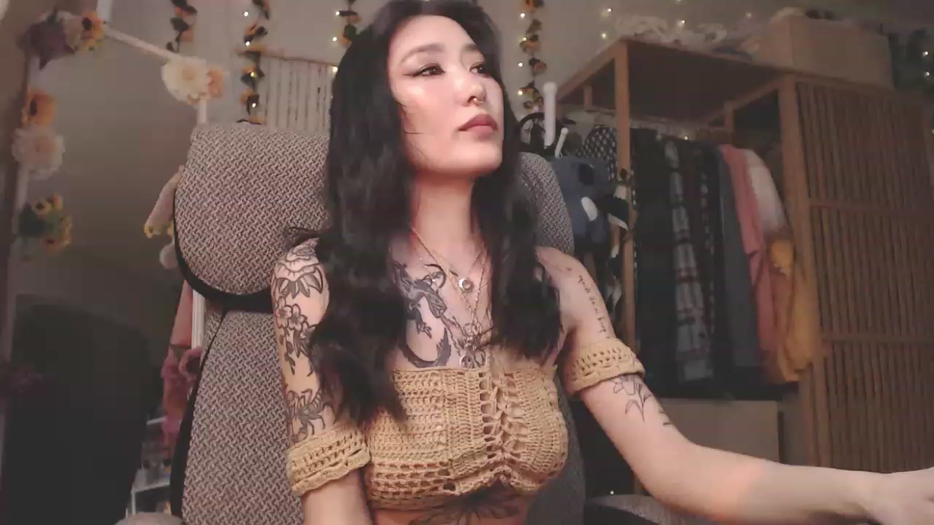 Gallery image thumbnail from KellyAsian's myfreecams stream on, 02/21/2023, 08:29 image 8 of 20