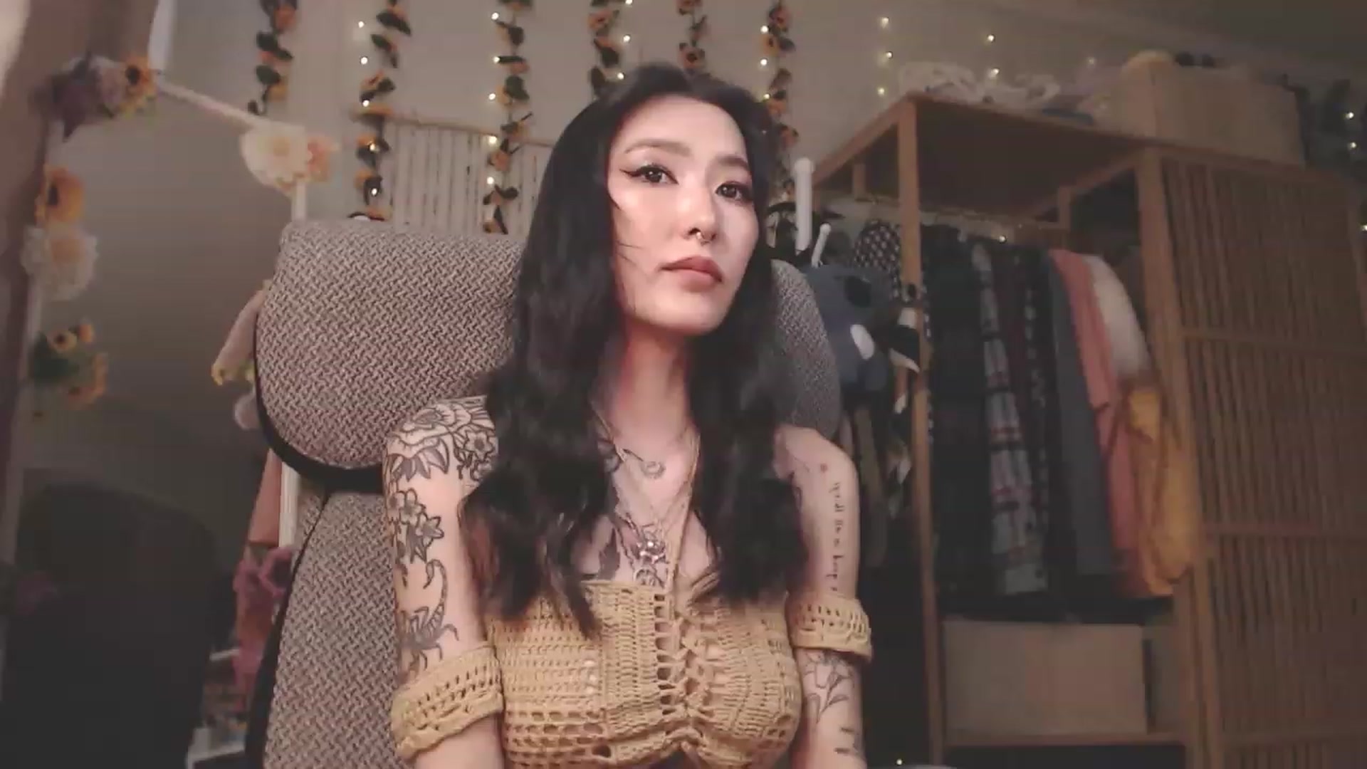 Gallery image thumbnail from KellyAsian's myfreecams stream on, 02/21/2023, 08:29 image 16 of 20