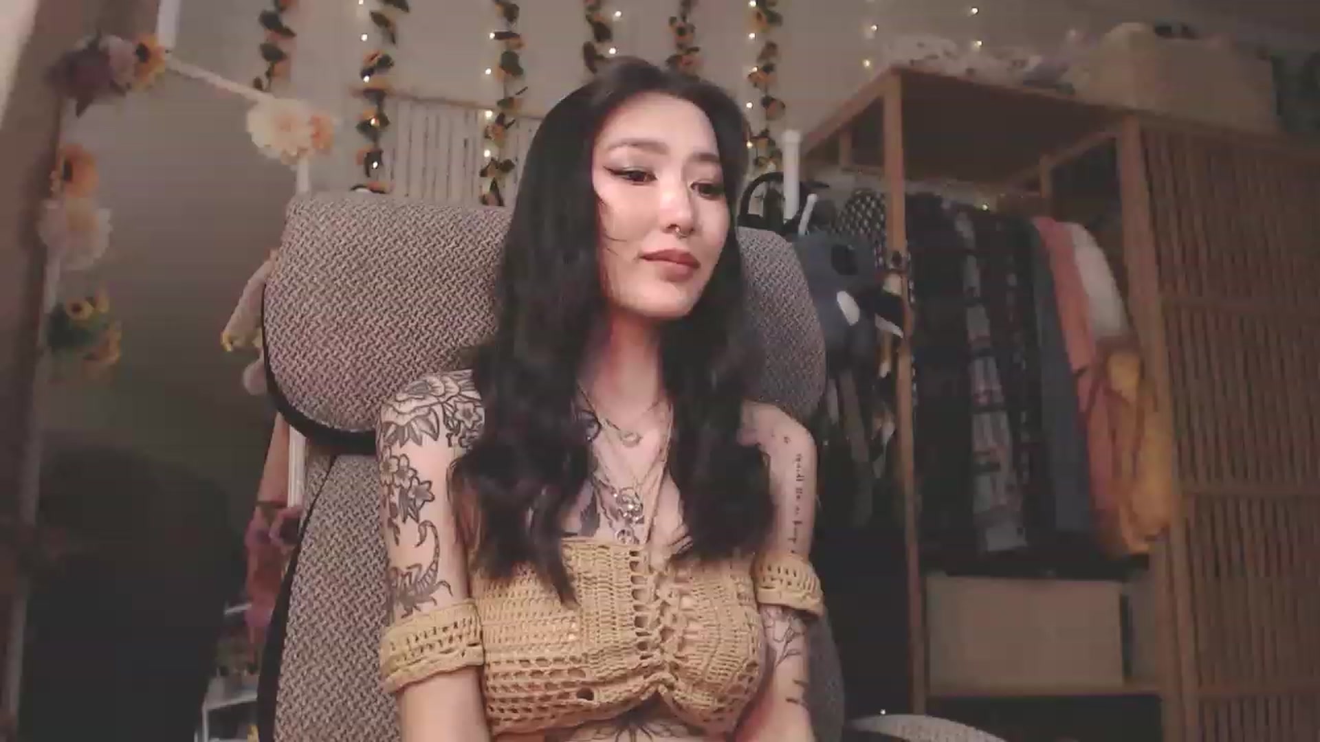 Gallery image thumbnail from KellyAsian's myfreecams stream on, 02/21/2023, 08:29 image 20 of 20