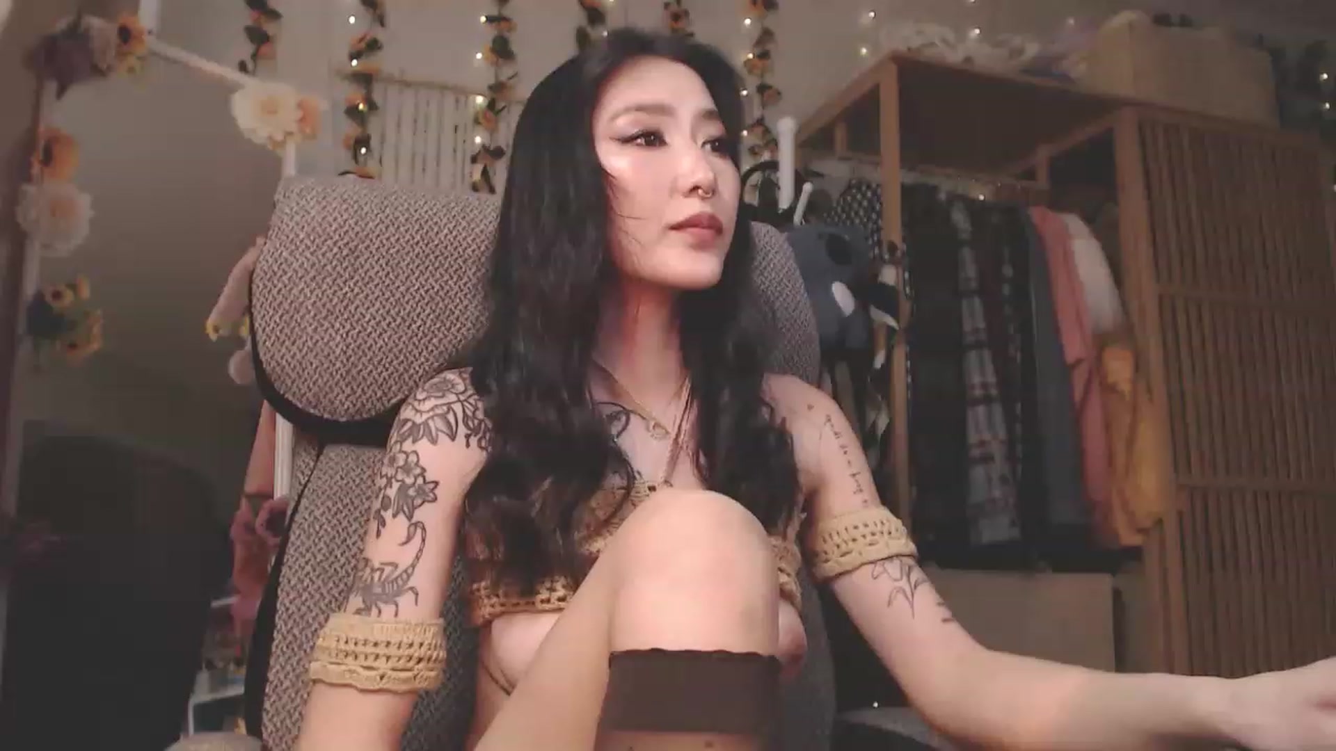 Gallery image thumbnail from KellyAsian's myfreecams stream on, 02/21/2023, 08:29 image 6 of 20